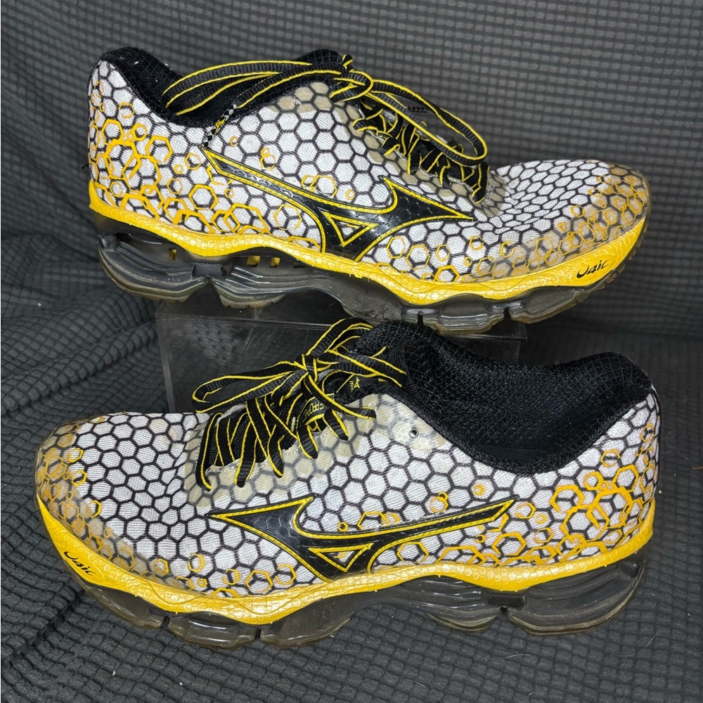 Mizuno Wave Prophecy 3 Black and Yellow Athletic Shoes